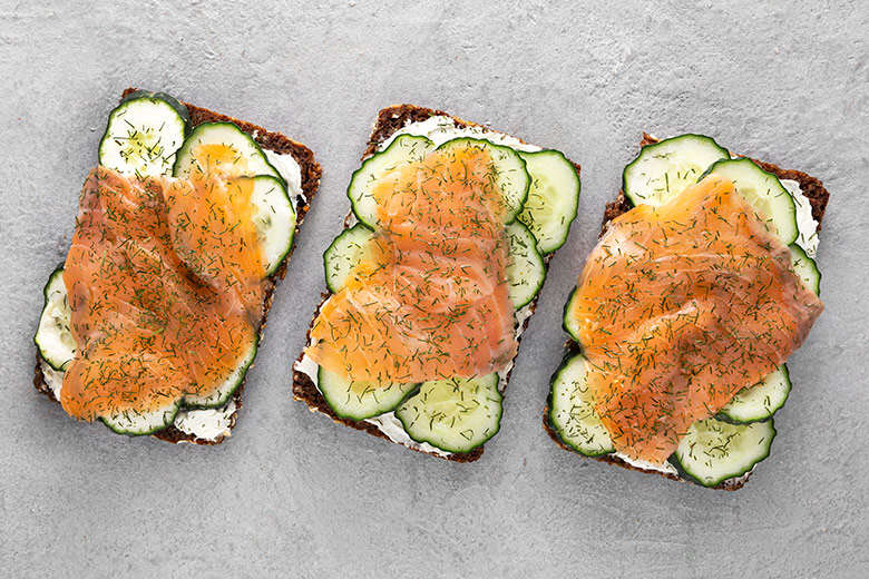 tostadas con salmon ahumado