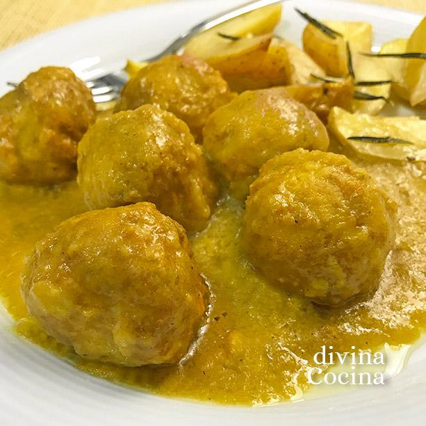 albóndigas de pollo al curry