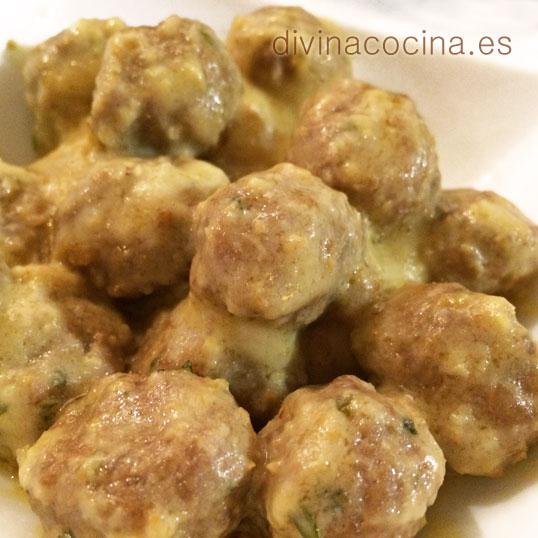 albóndigas con crema de champiñones