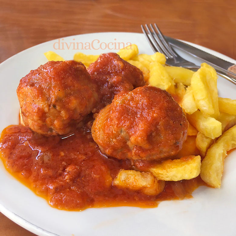 Albóndigas con tomate - Receta de DIVINA COCINA