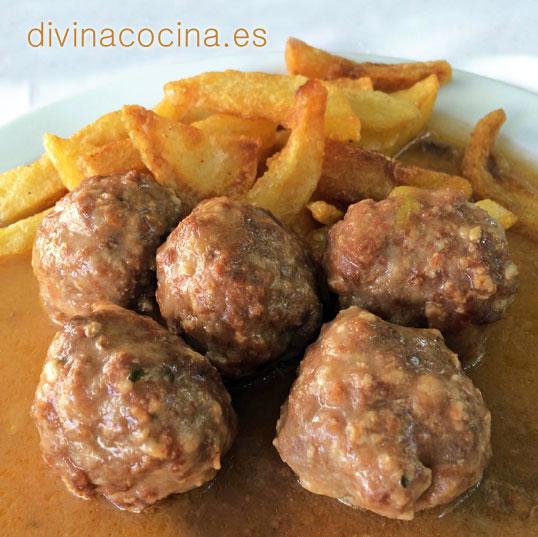 albóndigas de pollo y bacón