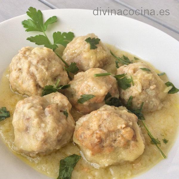 Albóndigas en salsa de almendras