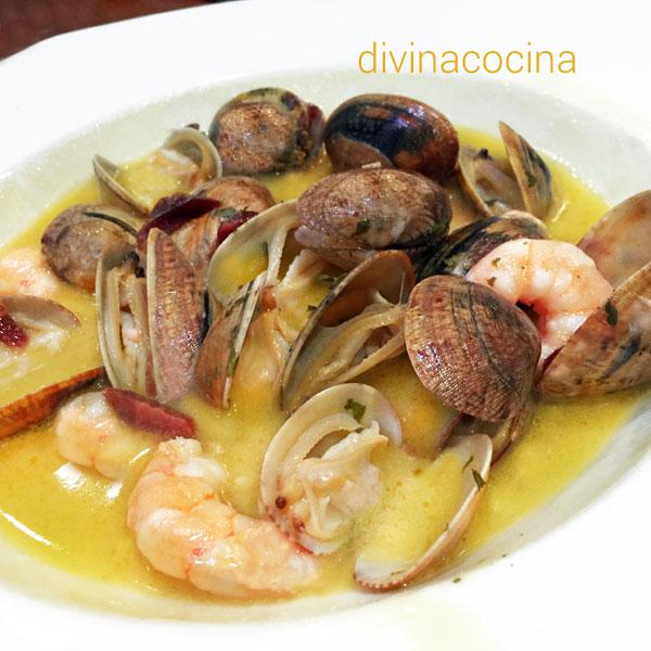 almejas con gambas al azafrán