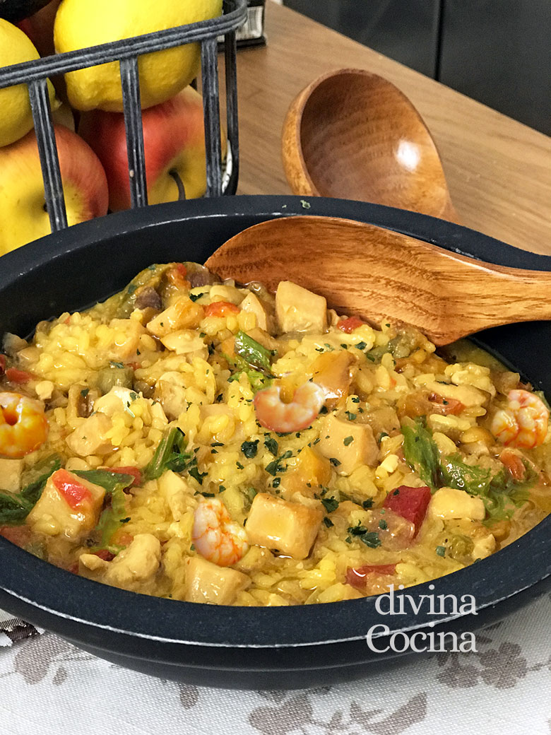 Arroz con sepia y gambas