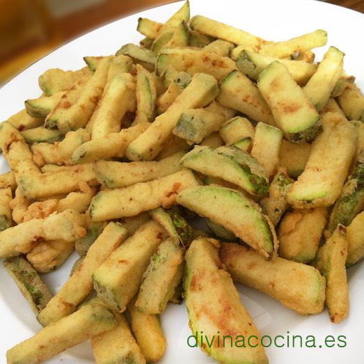 bastoncitos de berenjenas y calabacin fritos, fritura de berenjena, fritura de calabacín