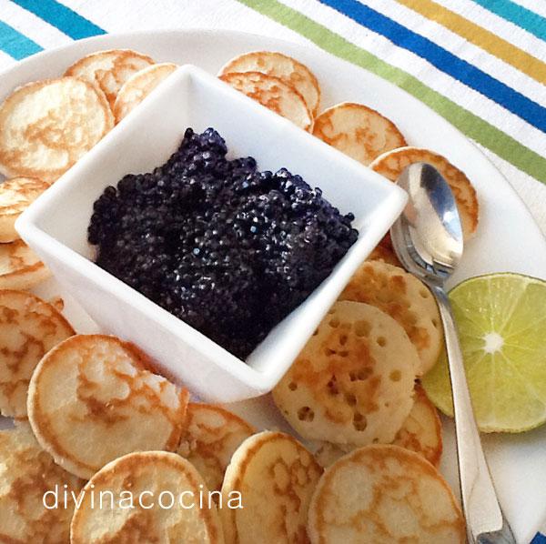 Blinis con caviar para navidad