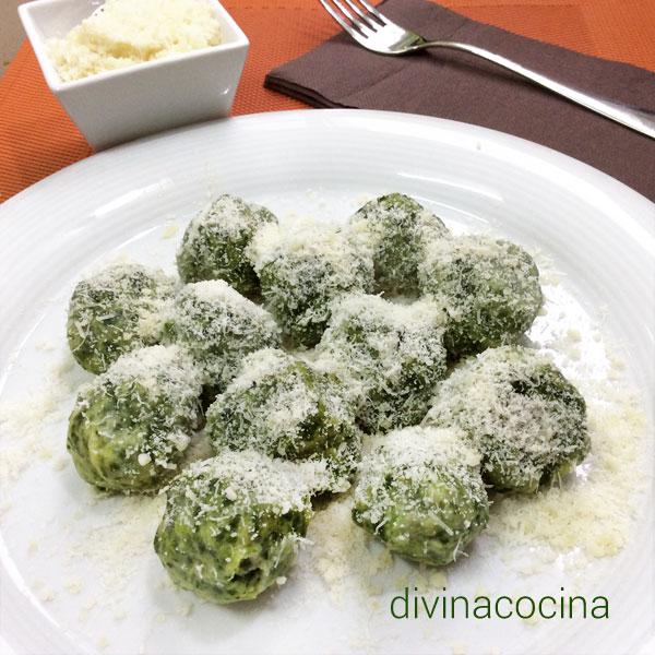 bolitas de espinacas y parmesano