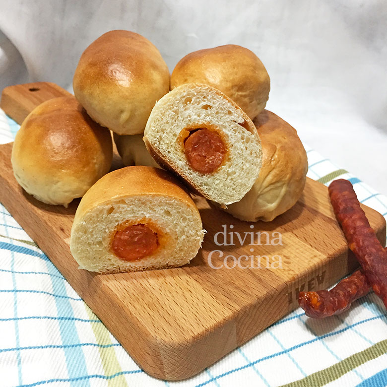 bollitos rellenos de chistorra o salchicha