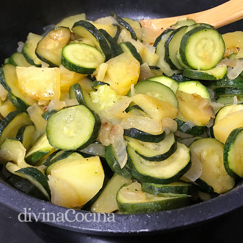 calabacines con patatas y cebolla