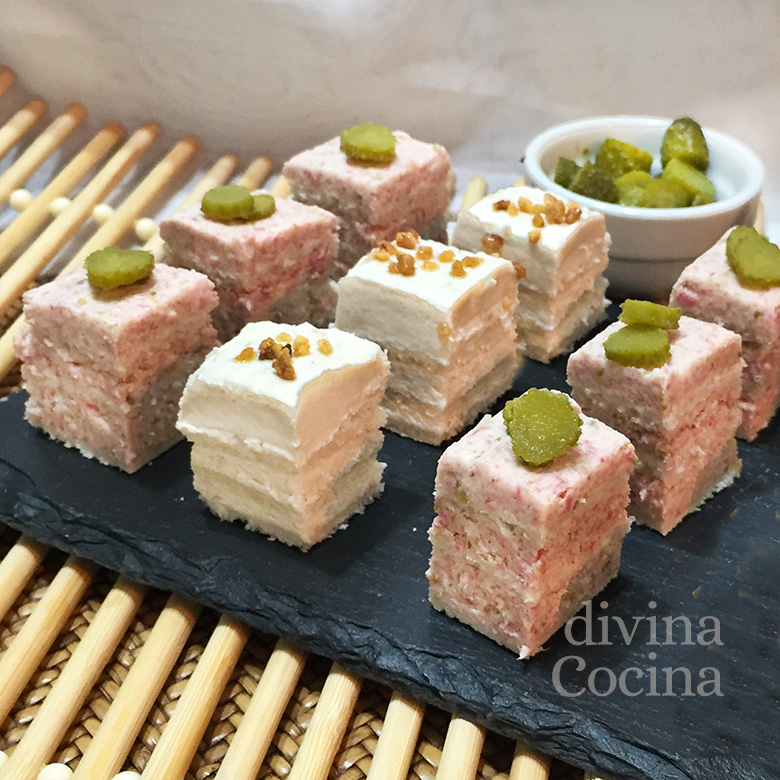 canapes de pan de molde en capas