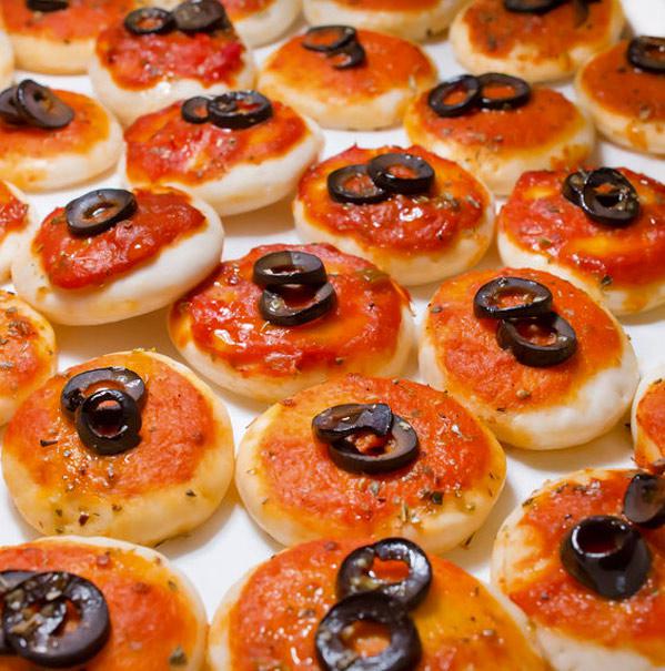 canapes-de-pizza-bandeja