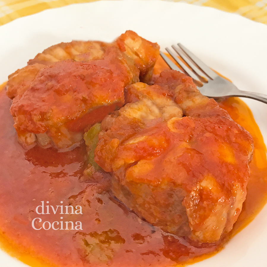 cazon con tomate en un plato