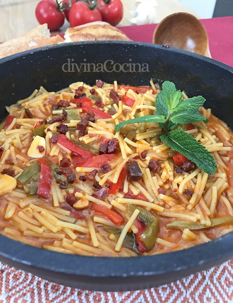 cazuela de fideos contomate