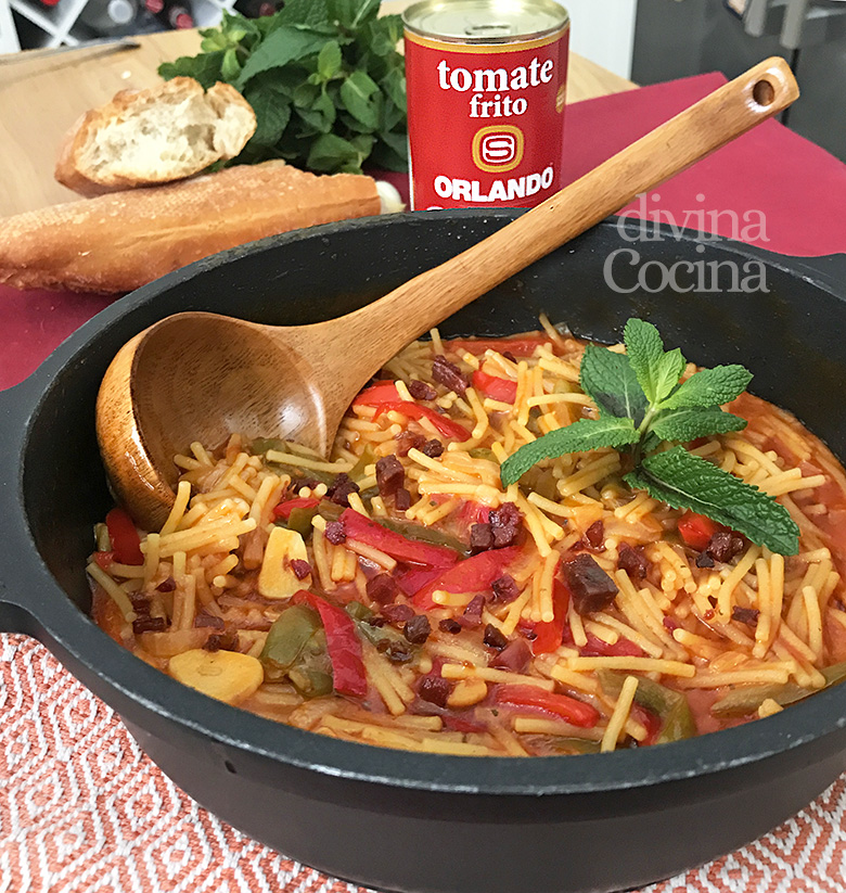 cazuela de fideos con tomate