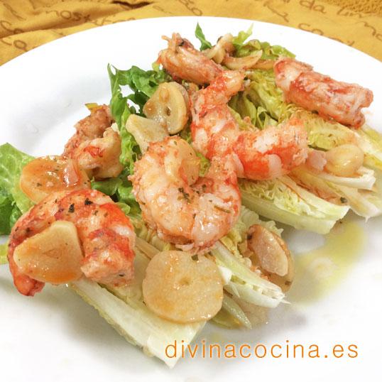 cogollos con gambas al ajillo