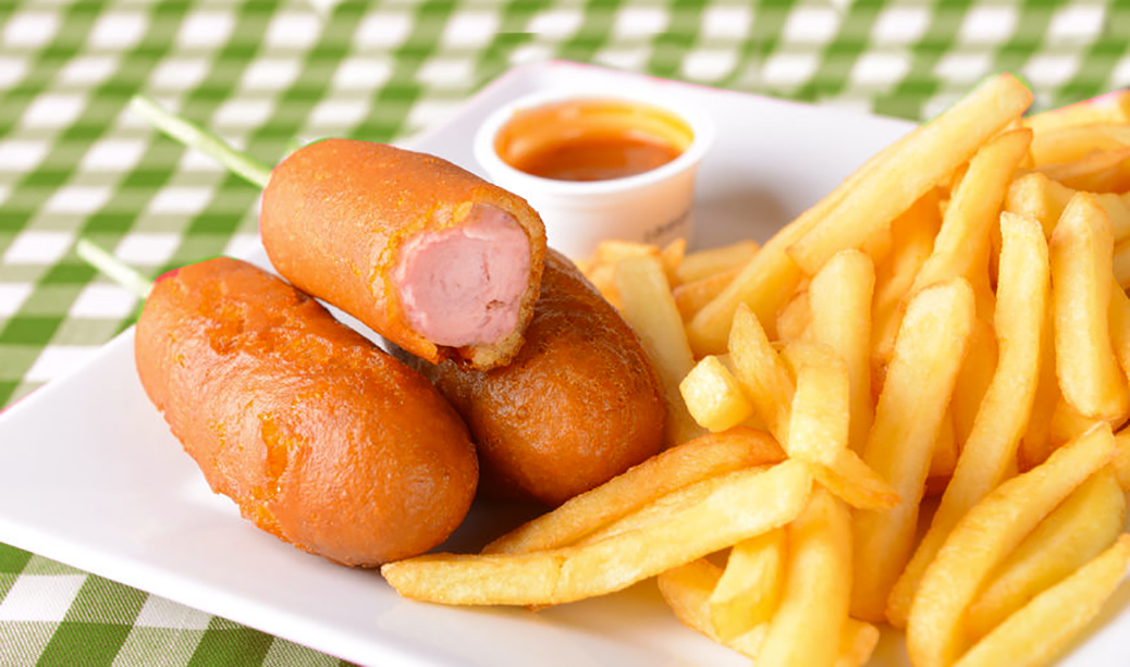 corn dogs con patatas