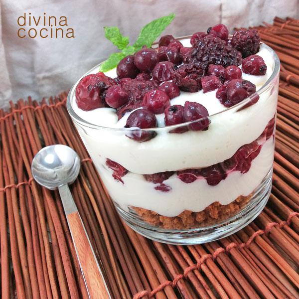 crema dulce de queso con frutos rojos