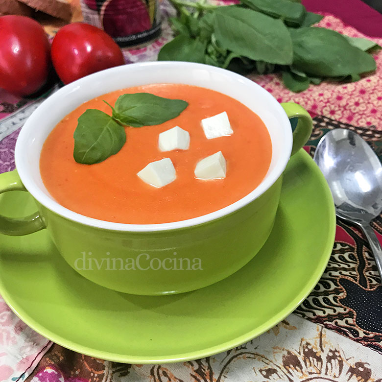 crema templada de tomate queso fresco y albahaca