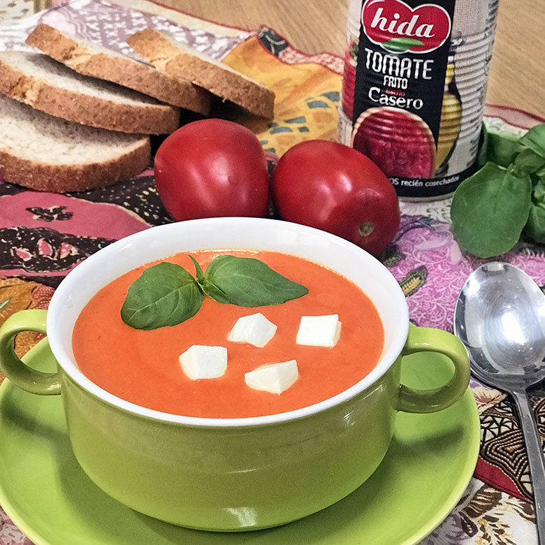 crema templada de tomate queso fresco y albahaca