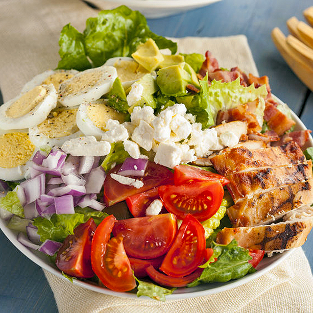 Ensalada Cobb con queso azul, una delicia templada para estas fechas 4 Merca2.es Su ubicación era estratégica