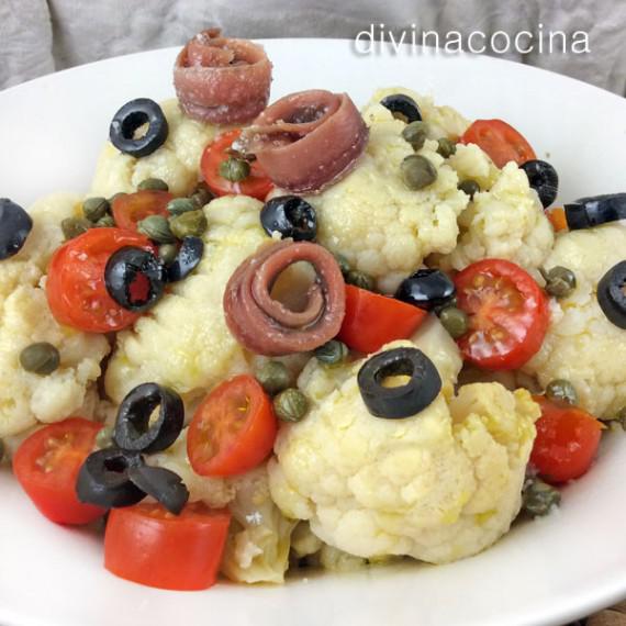 ensalada de coliflor mediterránea