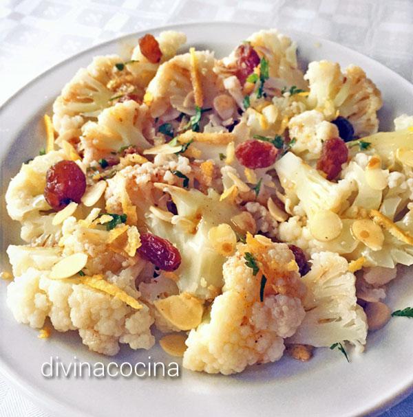 coliflor con pasas y almendras