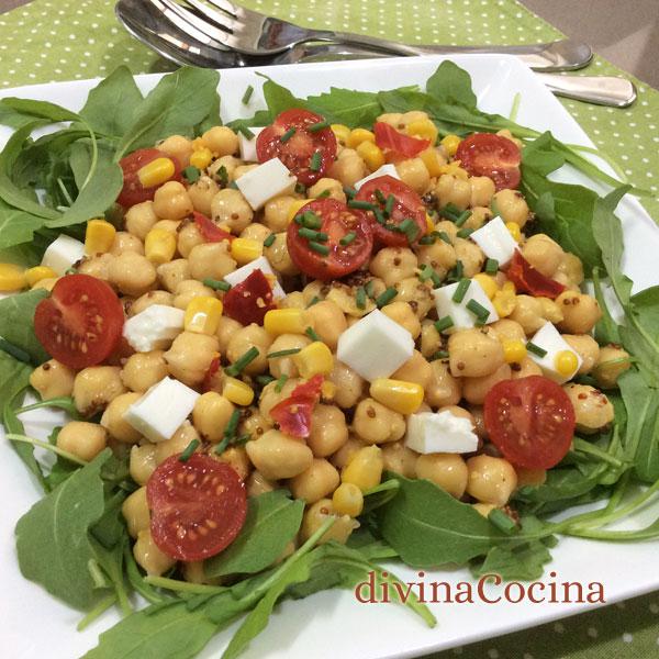 ensalada de rúcula y garbanzos