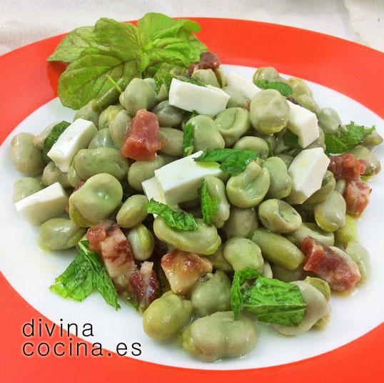 ensalada de habitas con queso y menta