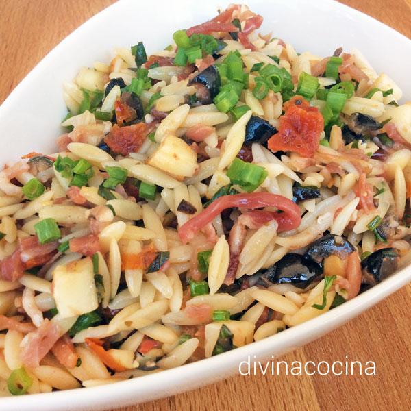 ensalada de pasta piñon y tomates secos