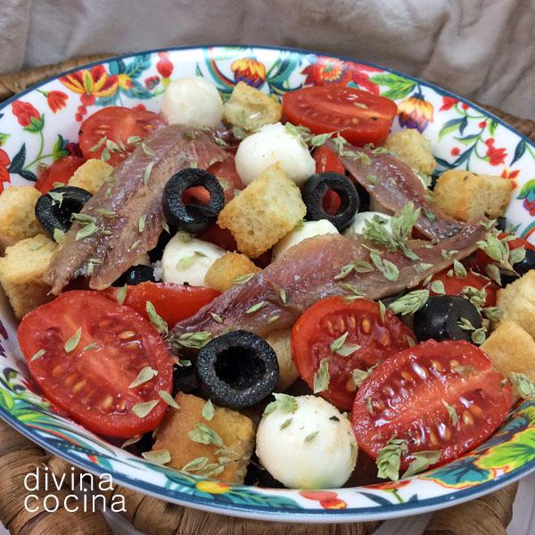 ensalada de tomates y anchoas