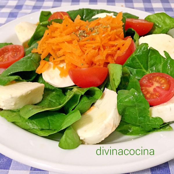 ensalada de espinacas con vinagreta roja