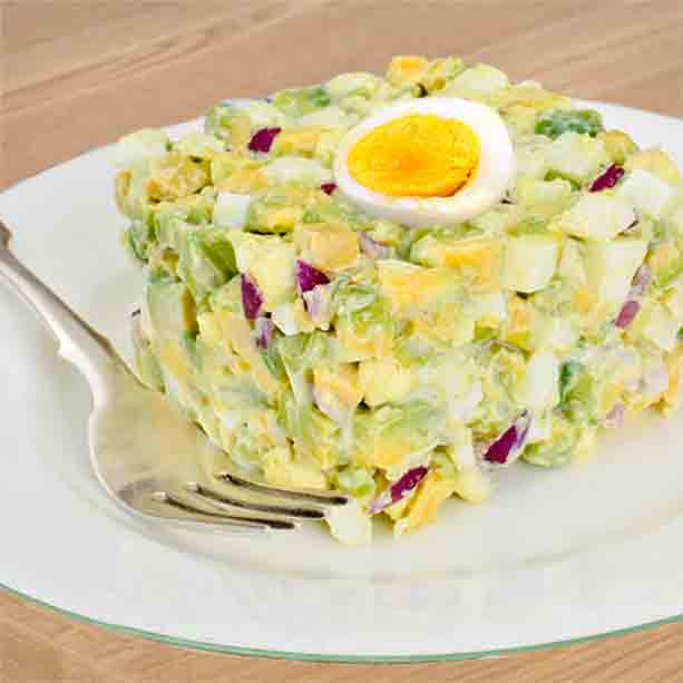 Ensaladilla de aguacates y huevo - Receta de DIVINA COCINA