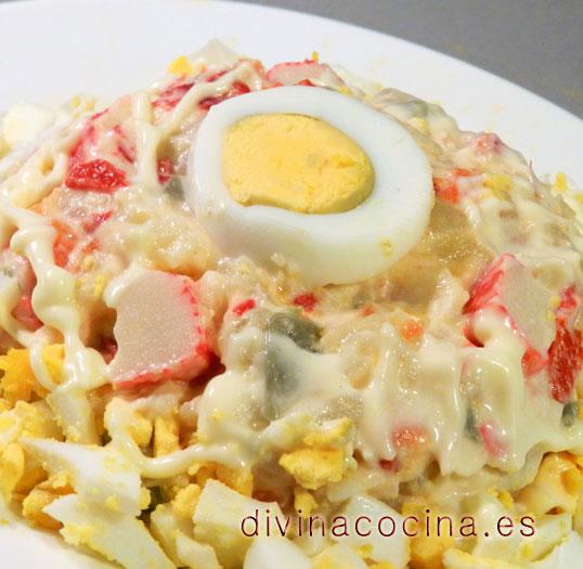 ensaladilla de huevo y surimi