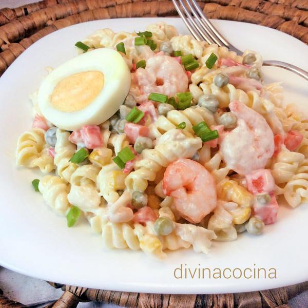 ensaladilla de pasta con gambas