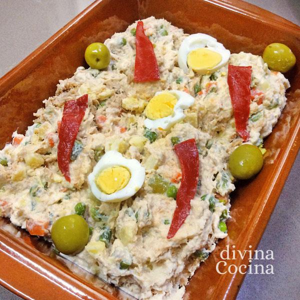 ensaladilla-rusa-bandeja.jpg