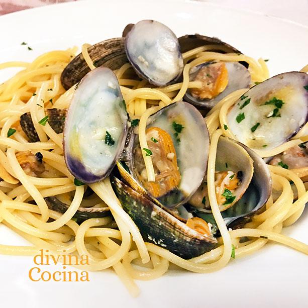 Espaguetis con almejas alle vongole