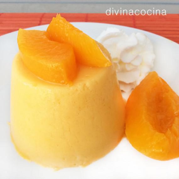 Flan de melocoton en almibar