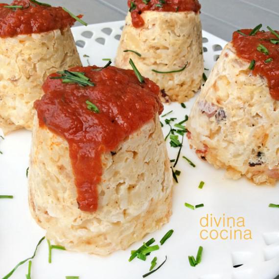 flanes de arroz, cebolla y bacón