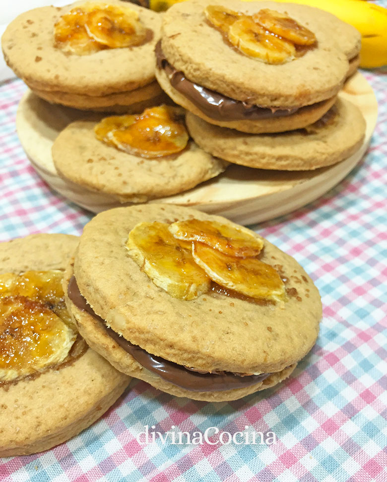 galletas de platano rellenas de chocolate