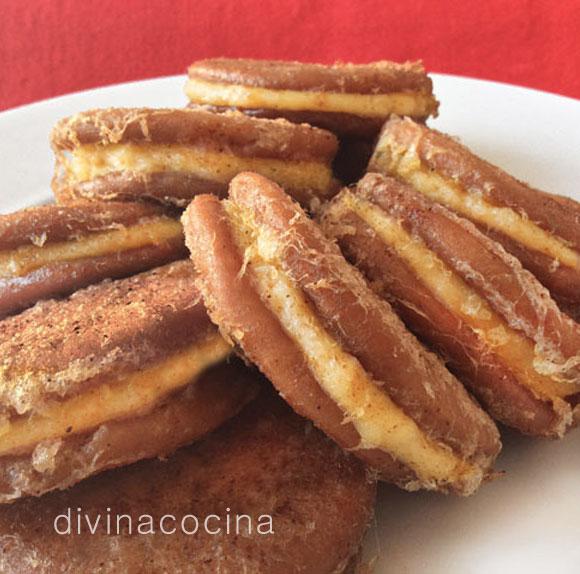 galletas fritas rellenas de flan