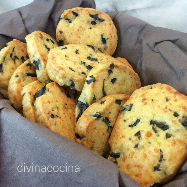 galletas saladas de queso y aceitunas