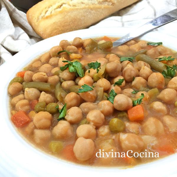 Potaje de garbanzos y verduras - Receta de DIVINA COCINA