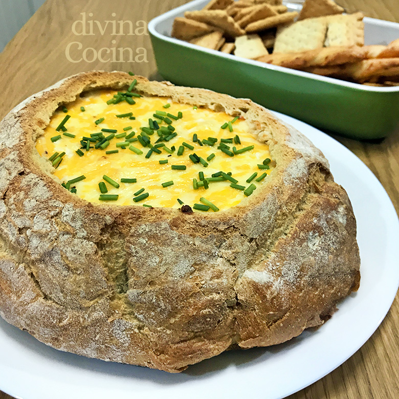 hogaza de pan rellena de queso