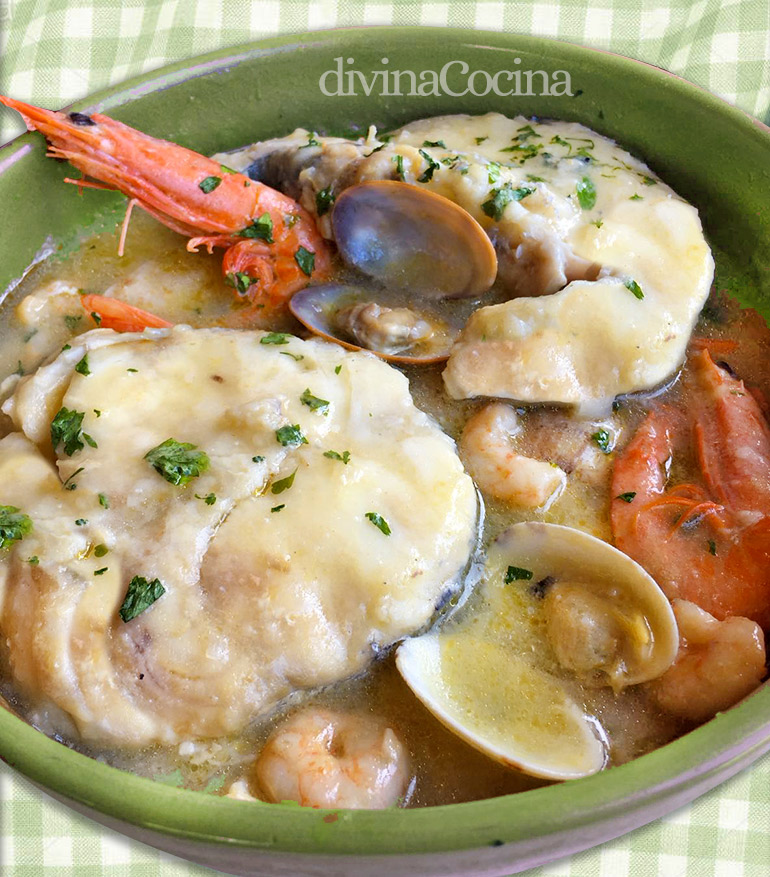 merluza cazuela con gambas y almejas