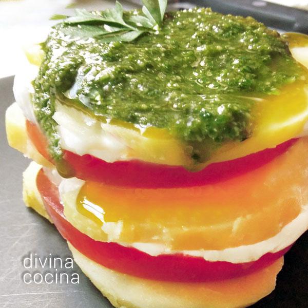 milhoja de patata tomate y pesto