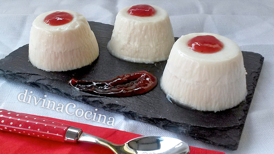 panna cotta de yogur rellena de mermelada