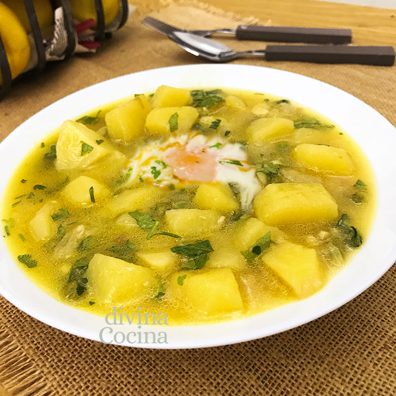 patatas guisadas en amarillo 