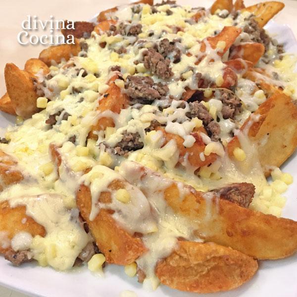 patatas fritas con carne y queso