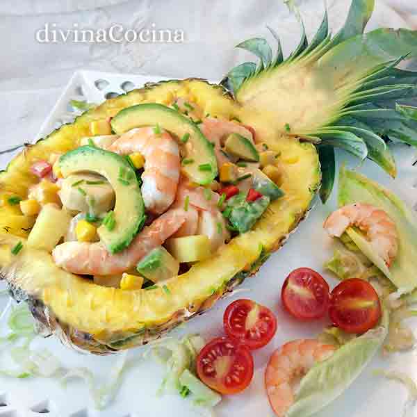 Piña rellena de marisco para navidad