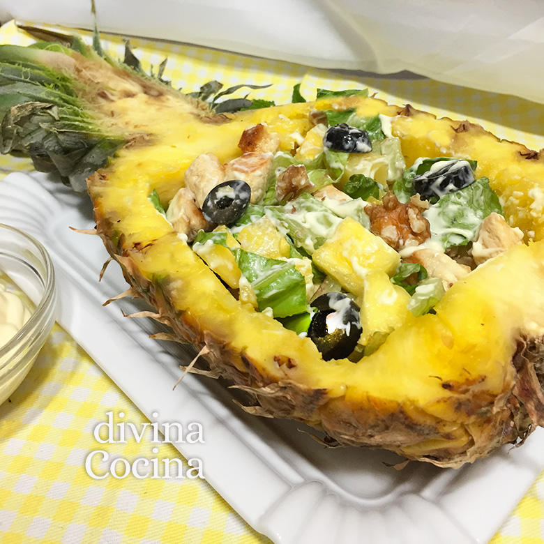 Piña rellena de Ensalada de Pollo - Receta de DIVINA COCINA